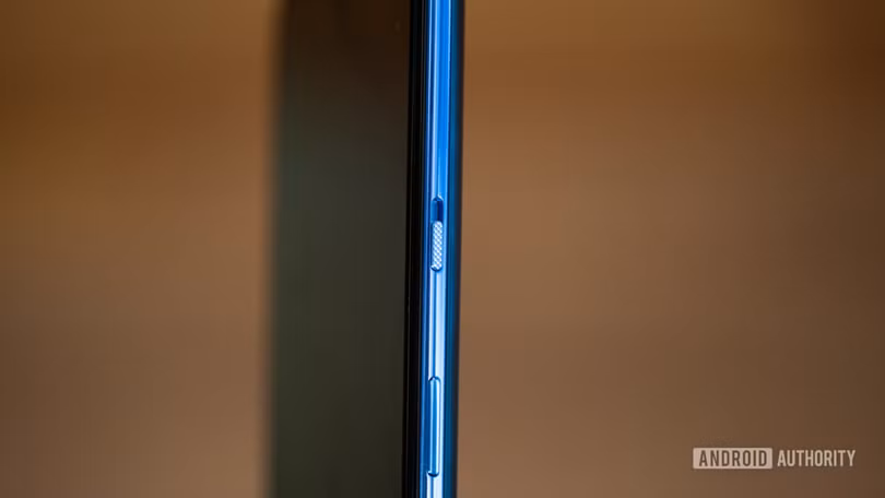 Các phím bấm bên cạnh máy (Ảnh: androidauthority.com)