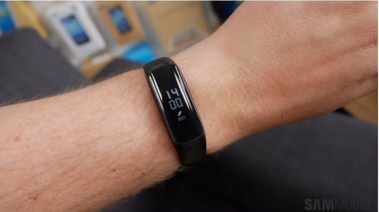 Samsung Galaxy Fit e có thiết kế tối giản (Ảnh: Sam Mobile)