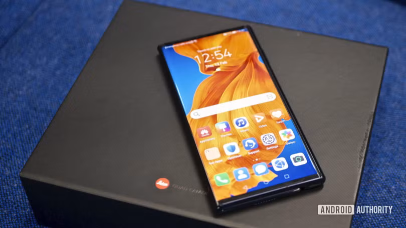 Huawei Mate XS khi gập lại (Ảnh: Android Authority) Huawei Mate XS khi gập lại (Ảnh: Android Authority)