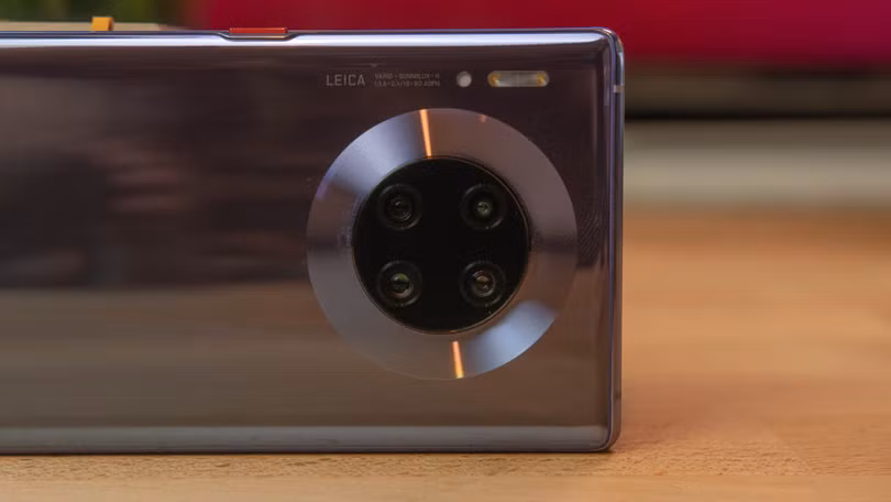 Một vòng tròn bạc bao quanh cụm camera của máy (Ảnh: Android Authority)