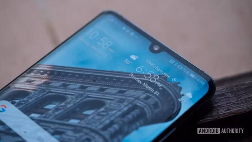 Phần notch trên P30 Pro đã được làm nhỏ lại (Ảnh: Android Authority)
