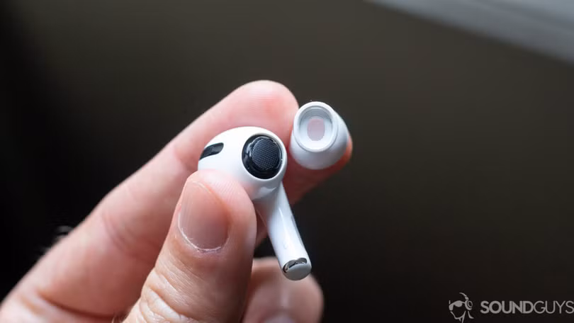 Khả năng khử tiếng ồn của chiếc AirPods Pro là rất tốt (Ảnh: Android Authority)