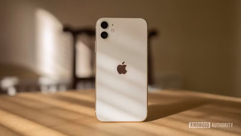 Chỉ cần mua các thiết bị Apple, bạn sẽ được tặng ngay 1 năm sử dụng miễn phí Apple TV Plus (Ảnh: Android Authority) Chỉ cần mua các thiết bị Apple, bạn sẽ được tặng ngay 1 năm sử dụng miễn phí Apple TV Plus (Ảnh: Android Authority)