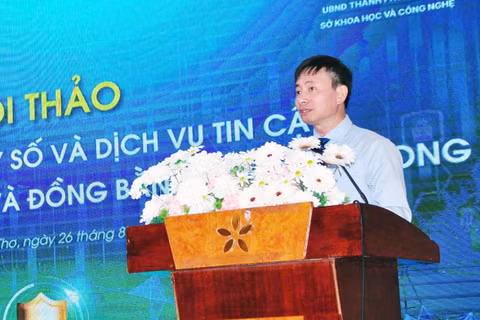 Ông Phạm Quốc Hoàn, Phó Giám đốc NEAC, nhấn mạnh cần chuyển từ phát triển chữ ký số sang xây dựng hệ sinh thái dịch vụ tin cậy trong môi trường số. Ảnh: Thảo Anh.