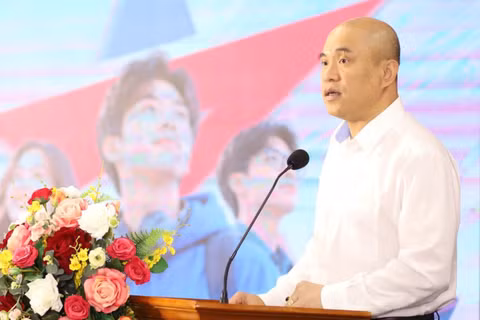 Đại tá Hà Văn Bắc đề nghị phát huy vai trò tiên phong của sinh viên, hình thành mạng lưới “Chiến binh số” có trách nhiệm. Ảnh: T.Uyên.