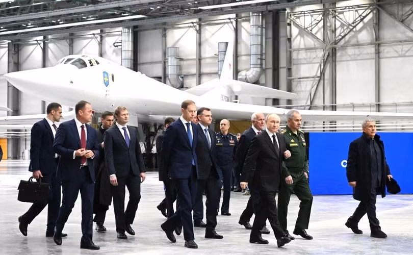 Putin tham nha may.jpg