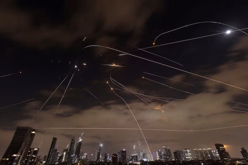 Danh chan o Tel Aviv dem 16.png