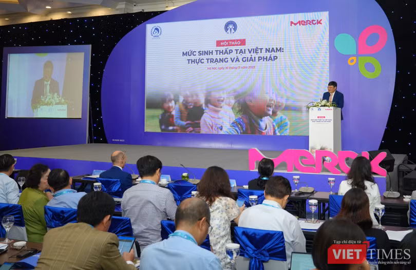 VT_ GS.TS.BS. Nguyễn Viết Tiến – Nguyên Thứ trưởng Thường trực Bộ Y tế, Chủ tịch Hội Phụ sản Việt Nam phát biểu tại Hội thảo.JPG