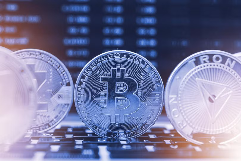 Nhiều người cho rằng Bitcoin là một "bong bóng tài chính" chỉ trực chờ nổ tung. Nhiều người cho rằng Bitcoin là một "bong bóng tài chính" chỉ trực chờ nổ tung.