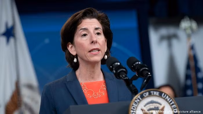 Bộ trưởng Thương mại Mỹ Gina Raimondo (Ảnh: Deutsche Welle). Bộ trưởng Thương mại Mỹ Gina Raimondo (Ảnh: Deutsche Welle).