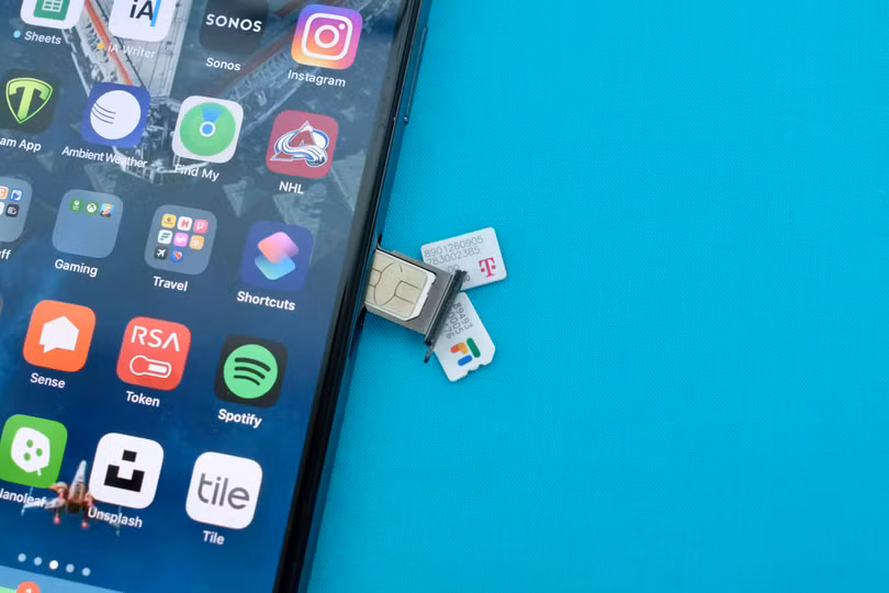 Hàng tân trang có thể hoạt động với nhà mạng bạn đang dùng không? (Ảnh: Jason Cipriani/CNET)