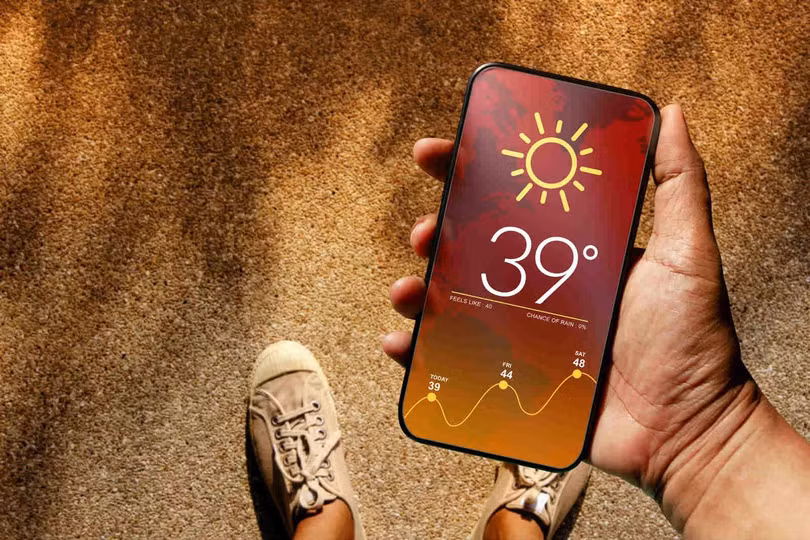 Những sai lầm dễ mắc phải khi sạc thiết bị điện tử ảnh 7 Sạc thiết bị ở nơi có nhiệt độ cao: Nhiệt độ cao có thể ảnh hưởng đến thiết bị điện tử, đặc biệt là khi chúng đang được tiếp điện. Pin của thiết bị có thể phát sinh nhiệt độ nhanh chóng nếu người dùng để quên trong xe, cốp hoặc phơi nắng nóng thời gian dài. Ngoài ra, người dùng nên chọn vị trí sạc tránh xa lò vi sóng hoặc những nơi dễ phát sinh cháy nổ. Ảnh: ESR.