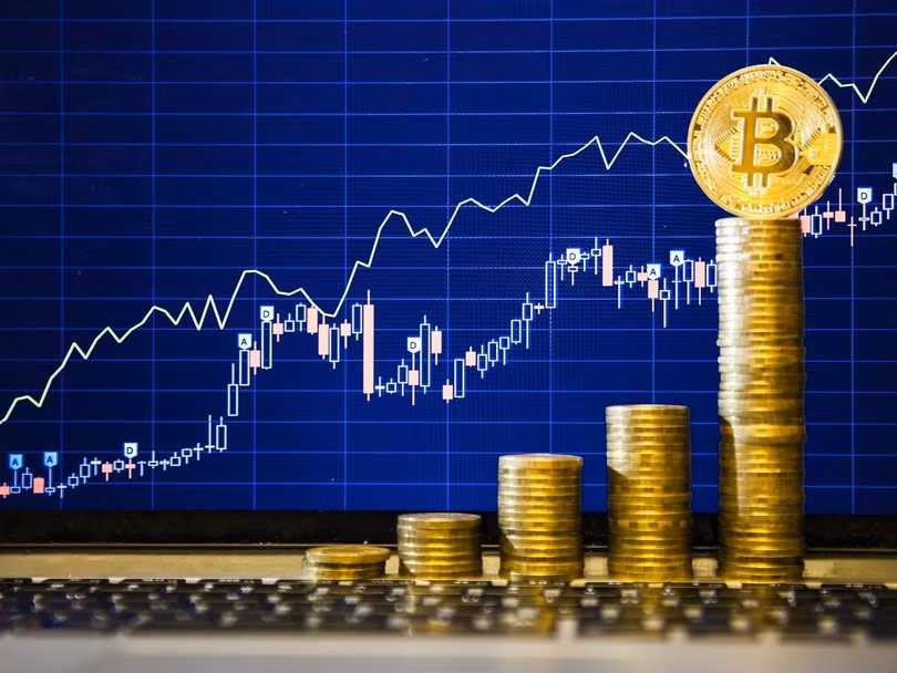 giá Bitcoin có thể tăng đến 1 triệu USD ảnh 1 Giá Bitcoin còn tiếp tục tăng mạnh trong thời gian tới? Ảnh: Shutterstock.