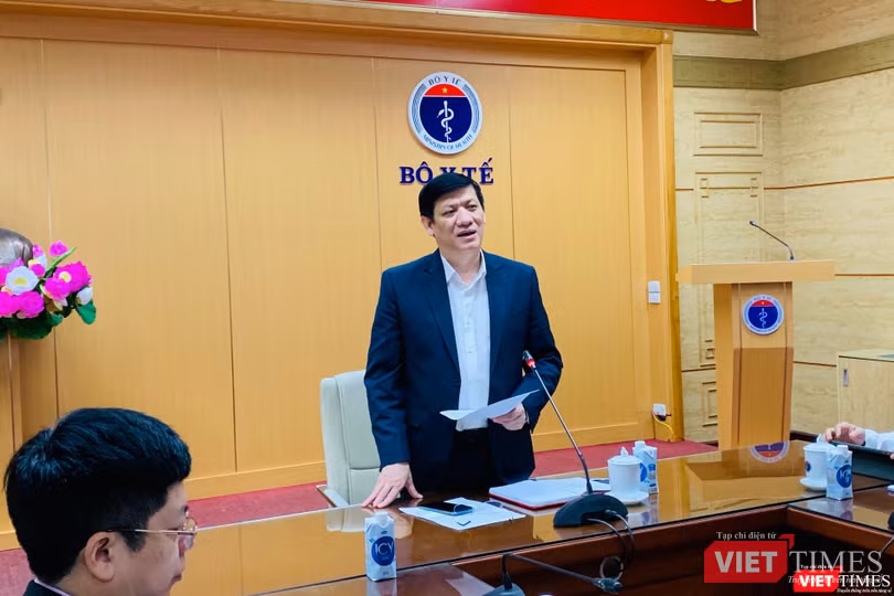 Bộ trưởng Bộ Y tế Nguyễn Thanh Long phát biểu tại cuộc họp đảm bảo an toàn phòng, chống COVID-19 tại các cơ sở khám, chữa bệnh Bộ trưởng Bộ Y tế Nguyễn Thanh Long phát biểu tại cuộc họp đảm bảo an toàn phòng, chống COVID-19 tại các cơ sở khám, chữa bệnh