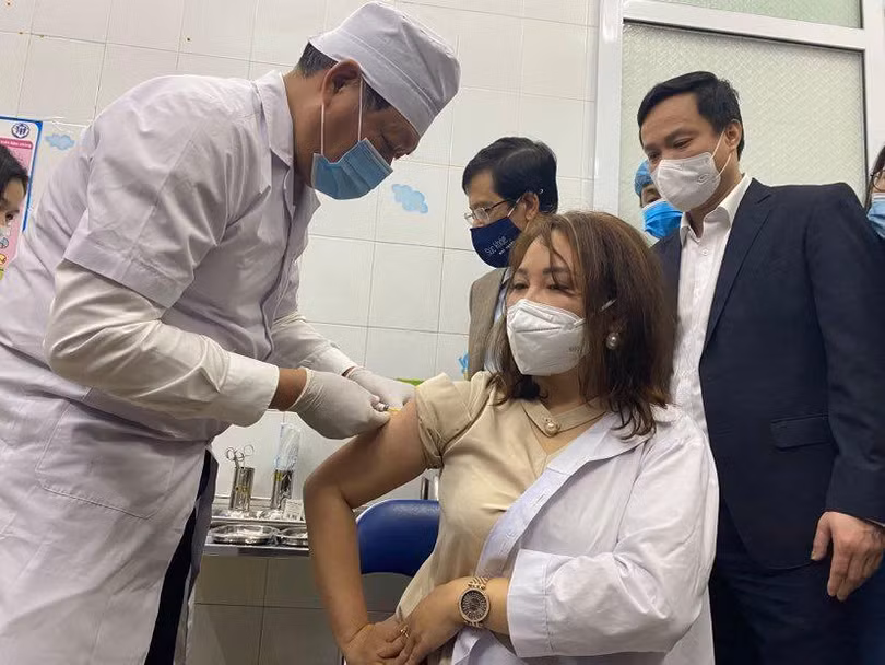 Tiêm vaccine Covid-19 tại Nghệ An. Ảnh: THNA Tiêm vaccine Covid-19 tại Nghệ An. Ảnh: THNA