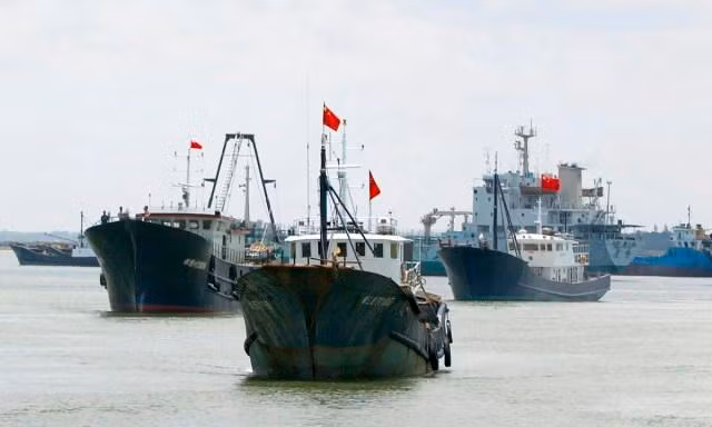 Các tàu dân quân biển Trung Quốc thường được gia cố phần mũi để có thể húc vào tàu khác. Ảnh: Reuters