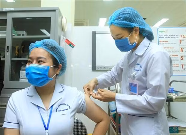 "Việt Nam cần lựa chọn những vaccine phù hợp cho từng giai đoạn dịch tễ". Ảnh: Bộ Y tế. "Việt Nam cần lựa chọn những vaccine phù hợp cho từng giai đoạn dịch tễ". Ảnh: Bộ Y tế.