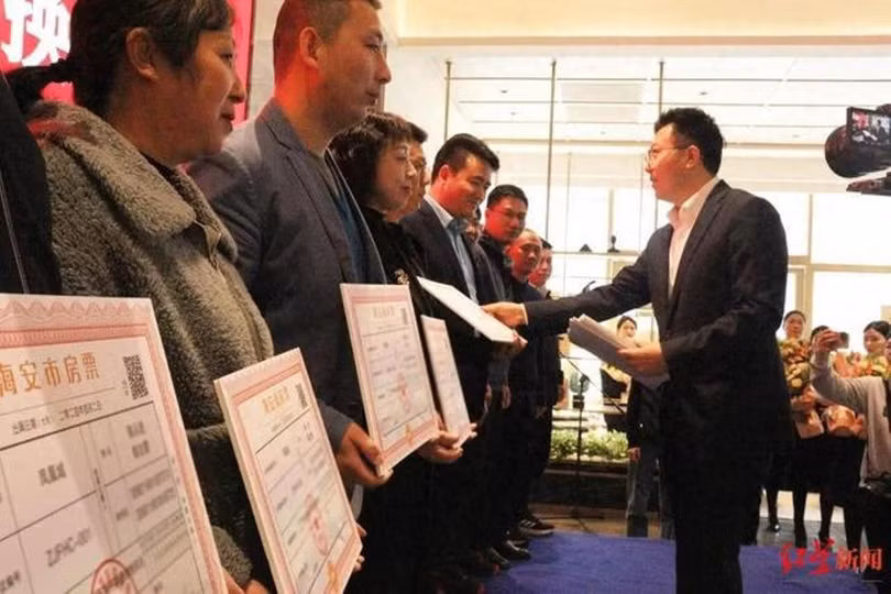 Cac ho dan Hai An nhan nha.jpg