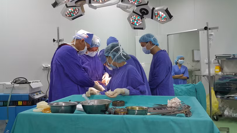  Thanh toán trực tiếp cho bệnh nhân sẽ giúp các bác sĩ chủ động trong điều trị (ảnh: Thu Hương)