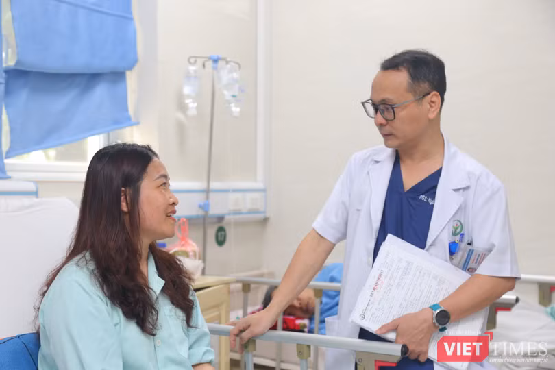 VT_ tiễn BN.JPG
