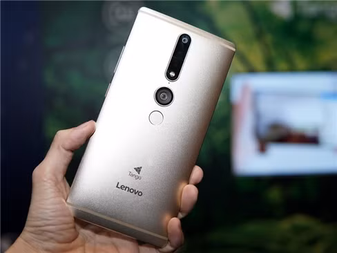 YOGA Book và mẫu smartphone PHAB2 Pro