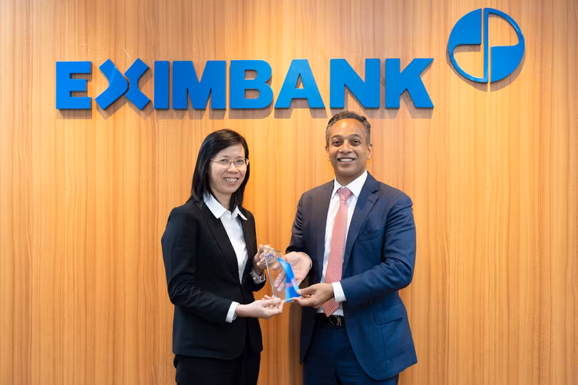 Eximbank-nhan-giai-City-bank.jpg