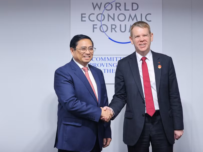 Thủ tướng Phạm Minh Chính và Thủ tướng New Zealand Chris Hipkins bày tỏ vui mừng trước những bước tiến tốt đẹp của quan hệ hai nước trong thời gian qua.