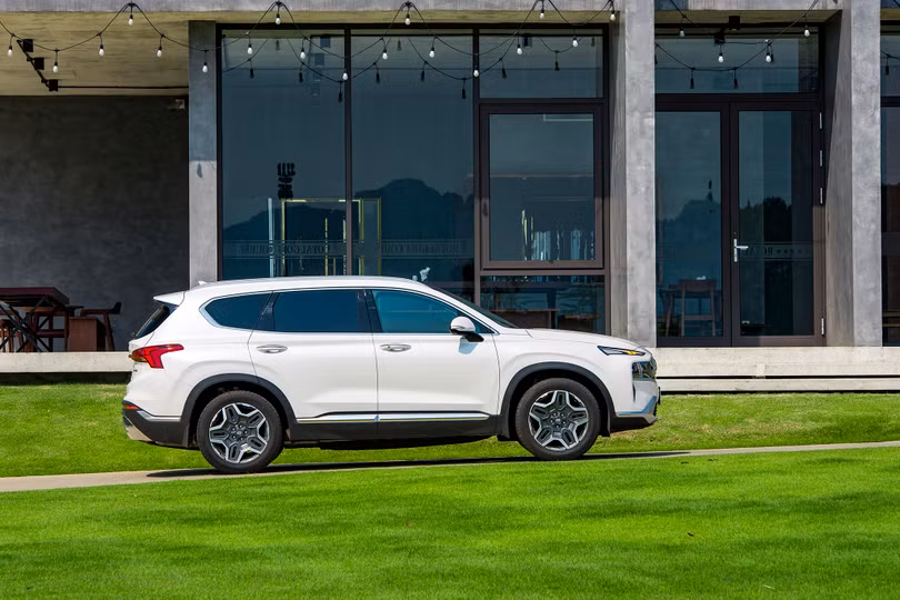 Hyundai Santa Fe Hybrid - 1.jpeg