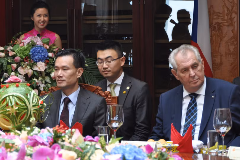 Diep Gian Minh và Tong thong Sec o Thuong Hai.jpg