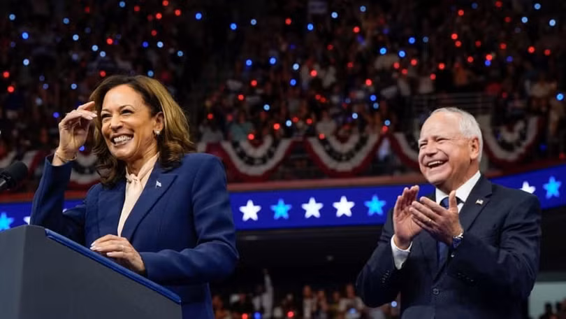 Kamala Harris va Tim Waztl.png