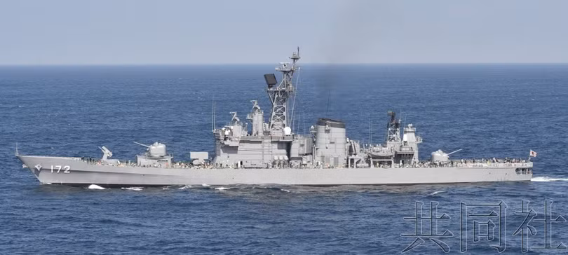 Tàu khu trục Shimakaze của Lực lượng phòng vệ trên biển (Hải quân) Nhật Bản bị tàu cá Trung Quốc đâm thủng tối 30/3 (Ảnh: Kyodo).
