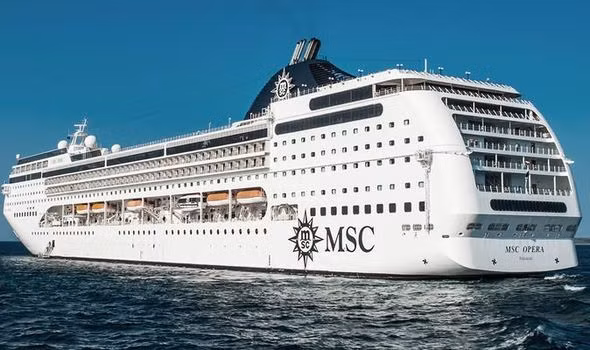 Tàu Opera liệu có nguy cơ trở thành Diamond Princess thứ 2? (Ảnh: Wenweipo). Tàu Opera liệu có nguy cơ trở thành Diamond Princess thứ 2? (Ảnh: Wenweipo).