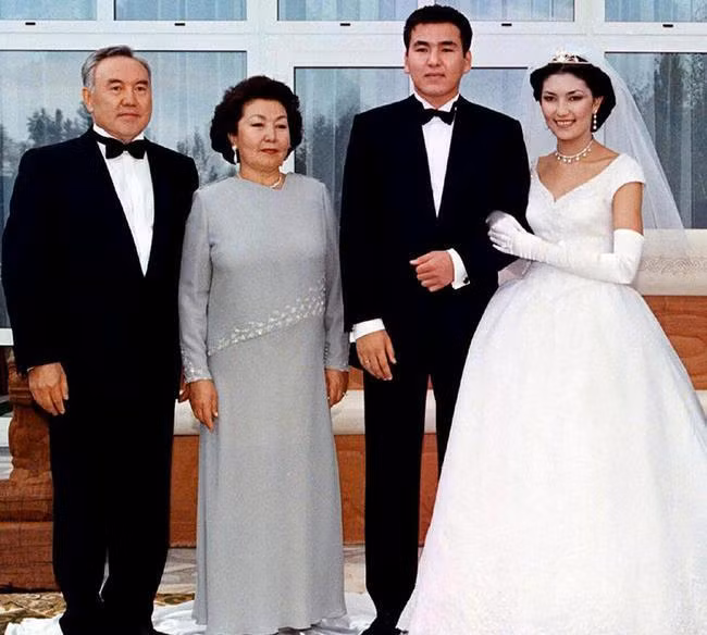 Vợ chồng ông Nazarbayev và vợ chồng Timur Kulimayev (Ảnh: 163.com).