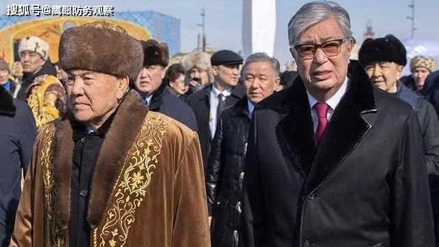 Ông Nazarbayev (trái) và người kế nhiệm Tokayev (Ảnh: Sohu).