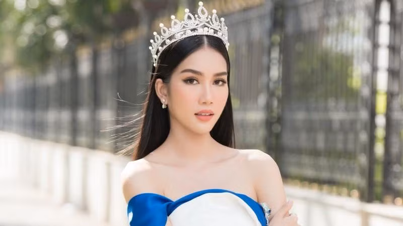 Á hậu Phương Anh