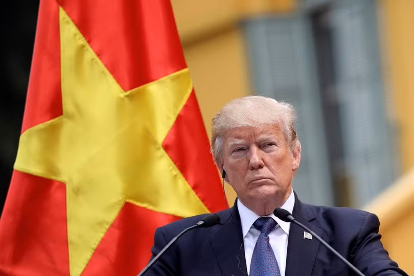 Tổng thống Donald Trump khởi động chiến dịch Warp Speed, phát triển, thử nghiệm và phê duyệt 300 triệu liều vắc xin trong vòng chưa đầy một năm. Ảnh: Reuters