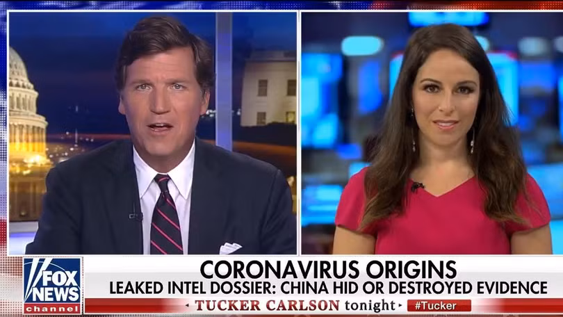 Bà Sharri Markson và Tucker Carlson trên đài Foxnews.