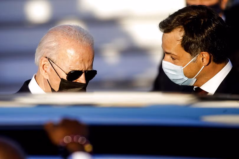 Ngày 13/6, Tổng thống Mỹ Biden tới Brussels họp Hội nghị thượng đỉnh NATO, Thủ tướng Bỉ De Croo ra sân bay đón (Ảnh: AP).