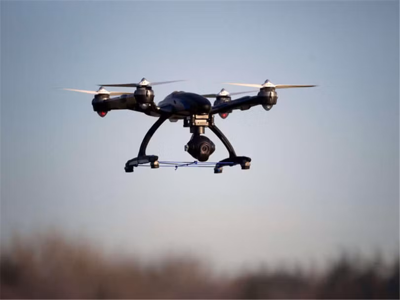 UAV Kargu-2 không sử dụng hệ thống định vị GPS mà tự động hành động dựa theo hình ảnh camera và sự tính toán của máy tính (Ảnh: Đa Chiều).