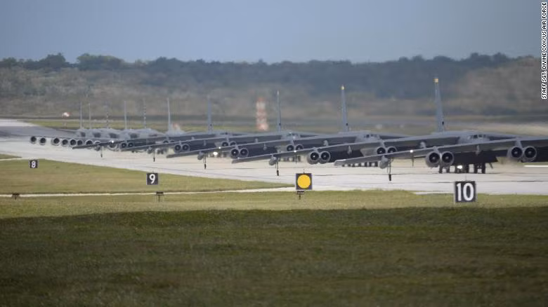 Mỹ tập trung số lượng lứn máy bay ném bom chiến lược, máy bay chiến đấu, UAV quân sự ở căn cứ Anderson, Guam là nhằm răn đe Trung Quốc (Ảnh: CNN). Mỹ tập trung số lượng lứn máy bay ném bom chiến lược, máy bay chiến đấu, UAV quân sự ở căn cứ Anderson, Guam là nhằm răn đe Trung Quốc (Ảnh: CNN).