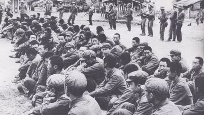 Tù binh Trung Quốc bị bắt trong Chiến tranh Bảo vệ biên giới phía Bắc Tháng 2/1979 (Ảnh: Tư liệu).