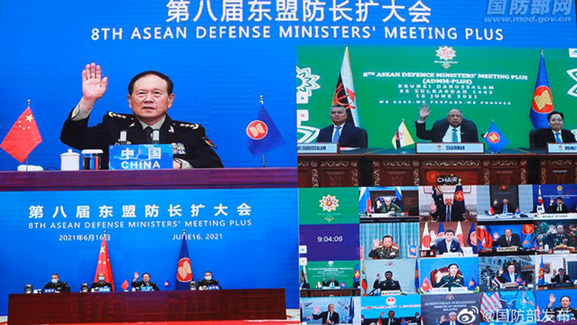 Ông Ngụy Phượng Hòa phát biểu tại ADMM-Plus, nói "vấn đề Biển Đông liên quan đến lợi ích cốt lõi của Trung Quốc" (Ảnh: BQPTQ). Ông Ngụy Phượng Hòa phát biểu tại ADMM-Plus, nói "vấn đề Biển Đông liên quan đến lợi ích cốt lõi của Trung Quốc" (Ảnh: BQPTQ).