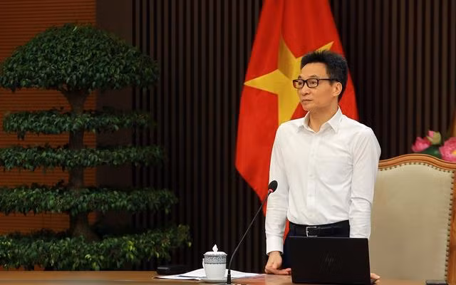 Phó Thủ tướng Vũ Đức Đam: Giải quyết những khó khăn trong mua sắm, đấu thầu thuốc, vật tư, trang thiết bị y tế không phải chỉ bằng mệnh lệnh hành chính - Ảnh: VGP/Đình Nam.