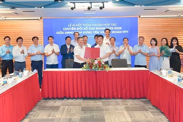 UBND tỉnh Hưng Yên và Tập đoàn FPT ký kết thỏa thuận hợp tác triển khai chuyển đổi số giai đoạn 2022 - 2026.
