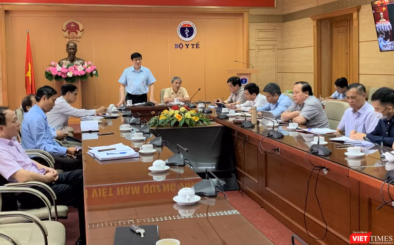 Quyền Bộ trưởng Bộ Y tế Nguyễn Thanh Long tại cuộc họp trực tuyến với Giám đốc Sở Y tế 63 tỉnh, thành phố trên toàn quốc vào sáng nay, 2/8. 