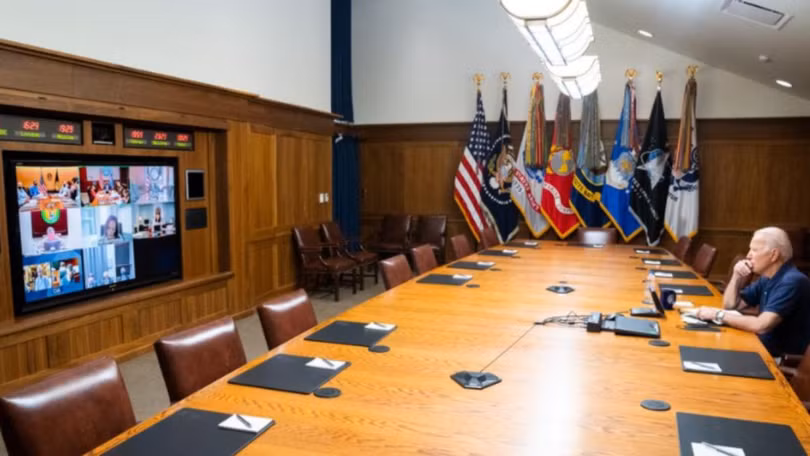 Tổng thống Mỹ Joe Biden họp với Hội đồng An ninh Quốc gia về tình hình Afghanistan khi đi nghỉ tại Trại David (Ảnh: Đông Phương).
