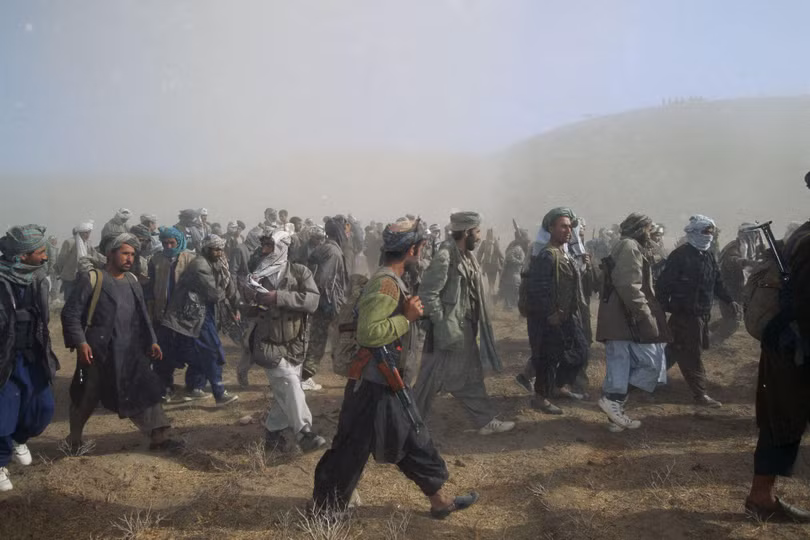Đạo quân du kích của lãnh chúa Abdul Rashid Dostum cát cứ tại Mazar-i-Sharif khi đông nhất có 60 ngàn người (Ảnh: Getty). Đạo quân du kích của lãnh chúa Abdul Rashid Dostum cát cứ tại Mazar-i-Sharif khi đông nhất có 60 ngàn người (Ảnh: Getty).