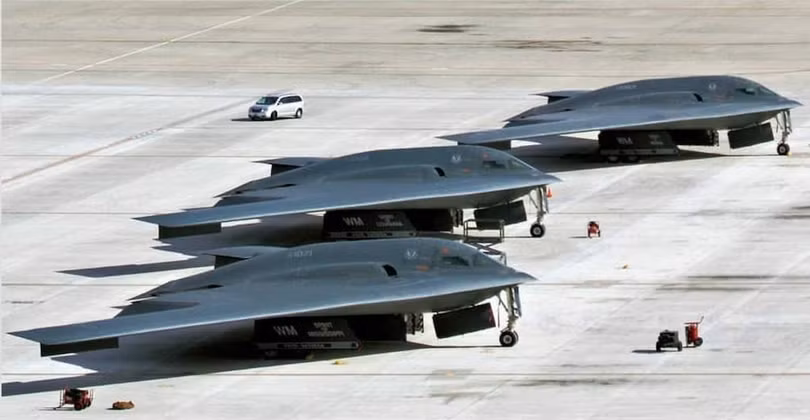 Hình ảnh giả tưởng về một phi đội B-21 (Ảnh: Military).
