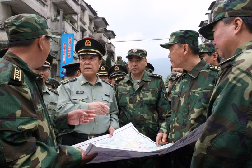 Quách Bá Hùng đến Tứ Xuyên thị sát sau trận động đất Vấn Xuyên (Ảnh: GPQB). Quách Bá Hùng đến Tứ Xuyên thị sát sau trận động đất Vấn Xuyên (Ảnh: GPQB).