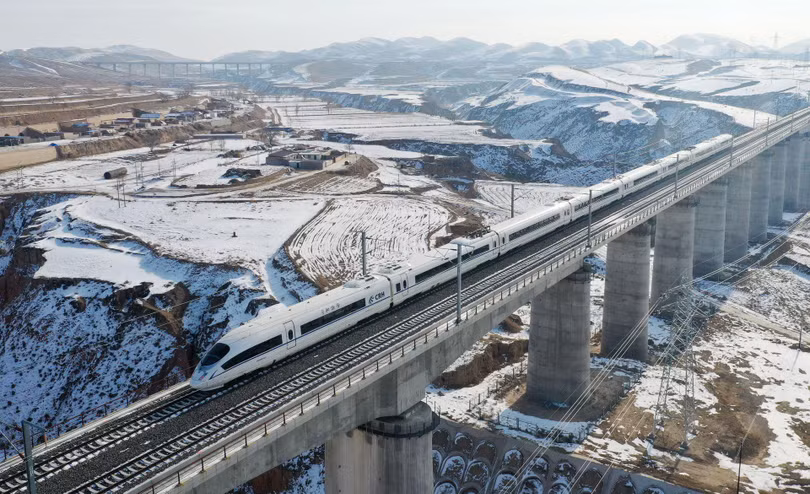 Một tuyến đường sắt cao tốc Trung Quốc (Ảnh: Dwnews). Một tuyến đường sắt cao tốc Trung Quốc (Ảnh: Dwnews).